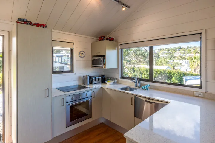 Matai Cottage Waiheke Accommodation Fully equipped kitchen 3