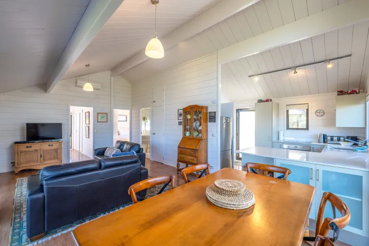 Matai Cottage Waiheke Accommodation Main living area