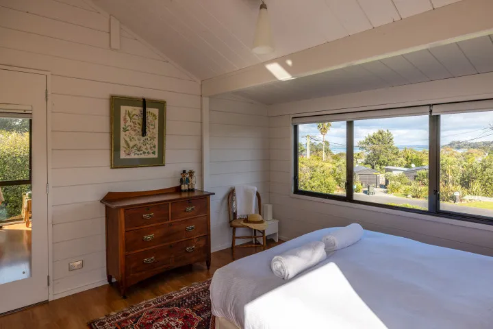Matai Cottage Waiheke Accommodation Master bedroom storage