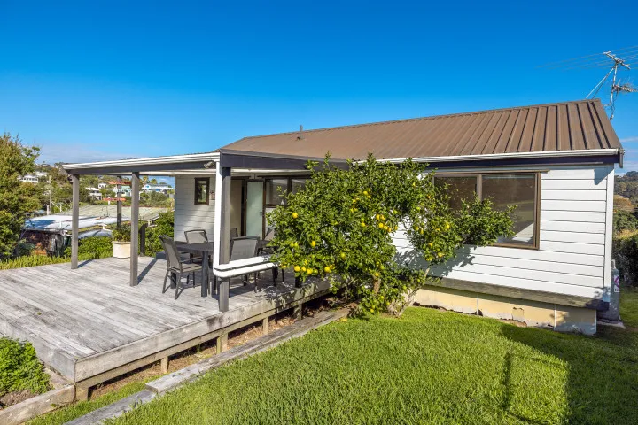 Matai Cottage Waiheke Accommodation Rear deck