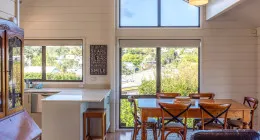 Matai Cottage with Sea Views