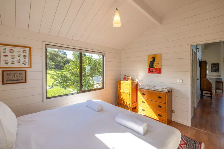 Matai Cottage Waiheke Accommodation second bedroom storage