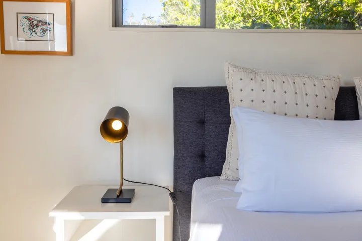 Miro Ridge Bedside deatsil