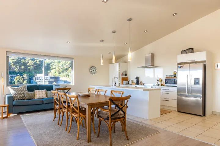 Miro Ridge Dining area for 8 people