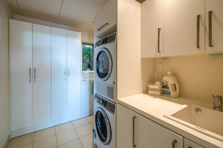 Miro Ridge Laundry area with washer and dryer