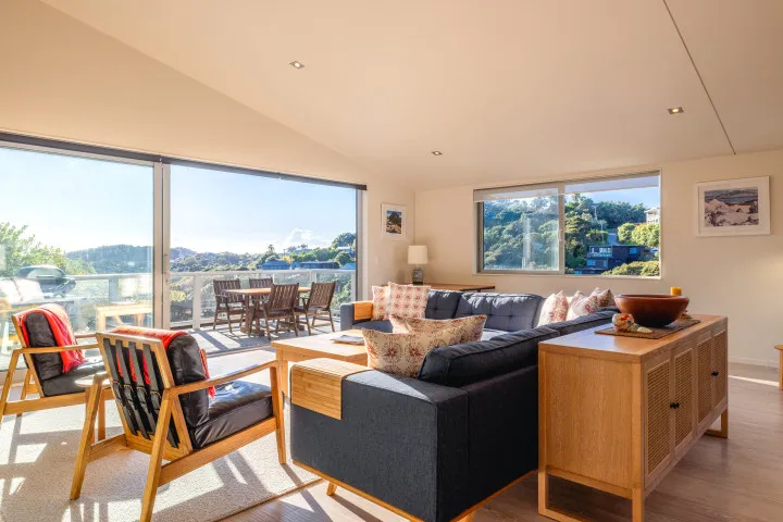 Miro Ridge Open plan living area with plenty of books games and smart TV v2