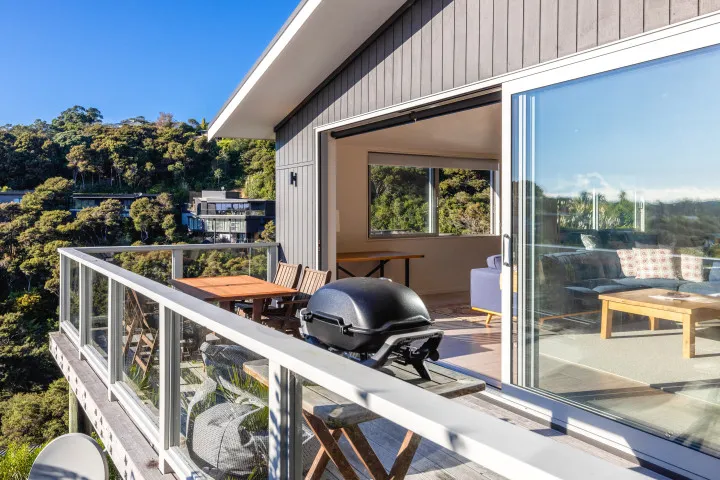 Miro Ridge Outdoor sun deck with BBQ