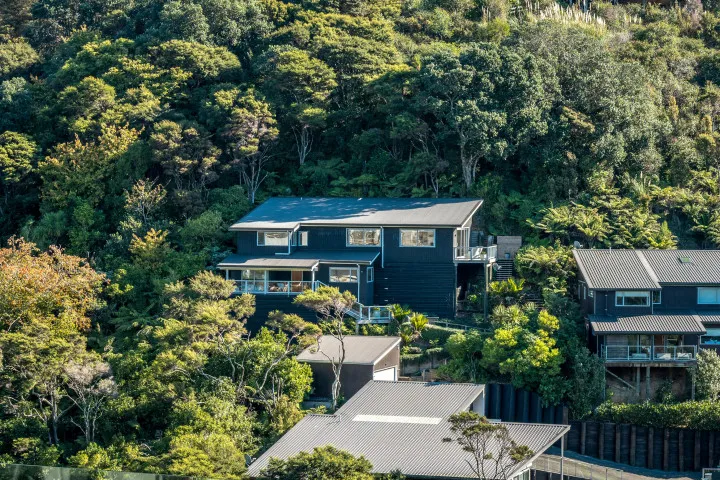 Miro Ridge Private bush setting with ocean views