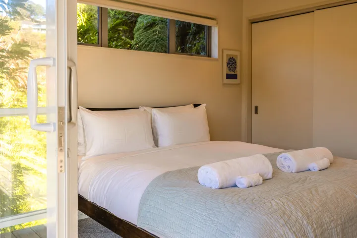Miro Ridge Queen bedroom guestroom 1 2