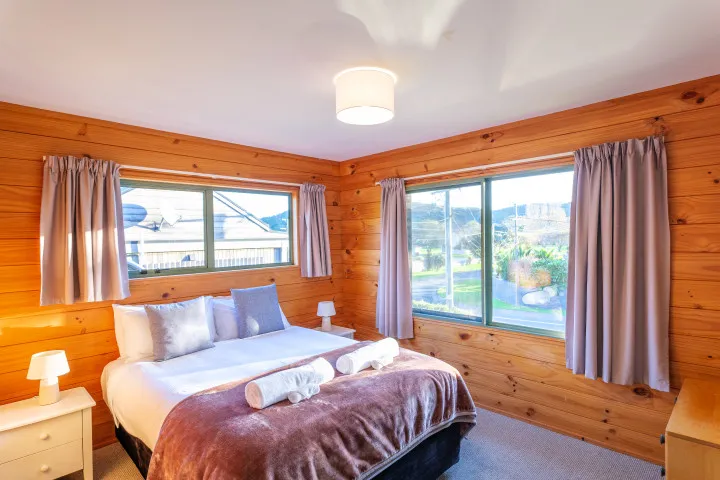 Moa Cottage Bedroom 1