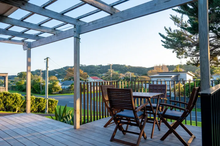 Moa Cottage Front deck