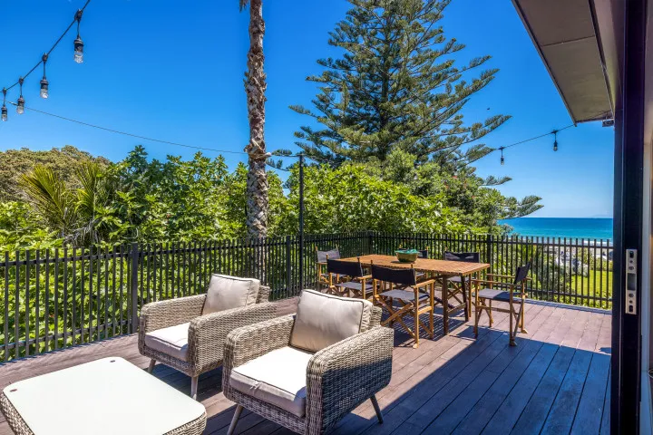 Moana Beach House Beautiful views from everywhere on the deck