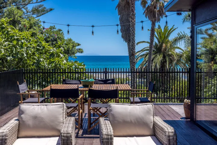 Moana Beach House Deck with seaviews