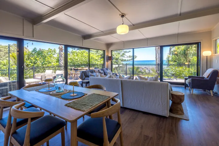 Moana Beach House Indoor dining area v2