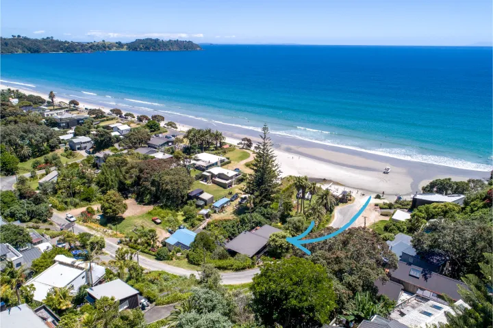 Moana Beach House With Arrow