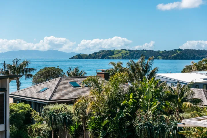 Unlimited sea views from beachfront apartment Onetangi
