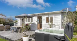 Tahatai Cottage