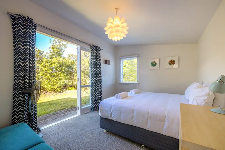 Pacific Views Bedroom 1 with split king