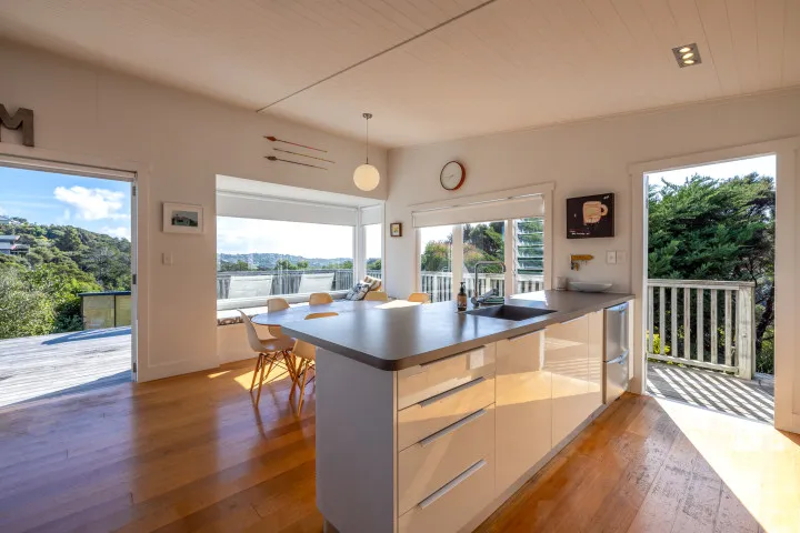Pacific Views Open plan kitchen