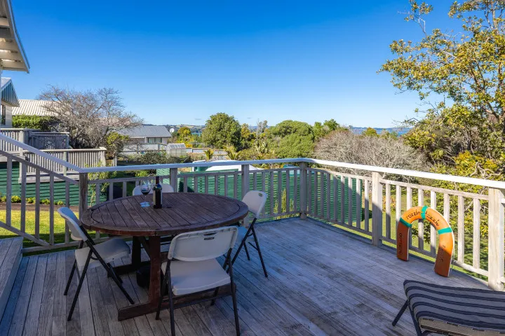 Ridge Cottage BBQ Deck with seaviews