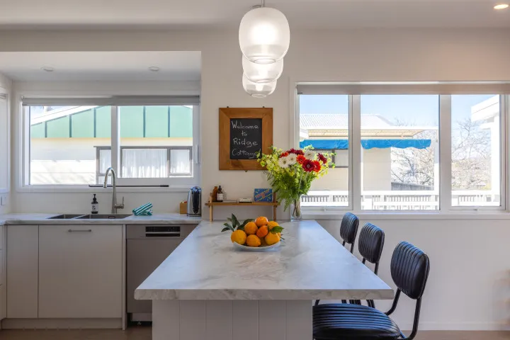 Ridge Cottage Breakfast bar in kitchen