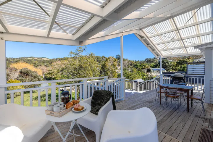 Ridge Cottage Covered BBQ area