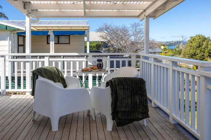 Ridge Cottage Covered deck for year round use