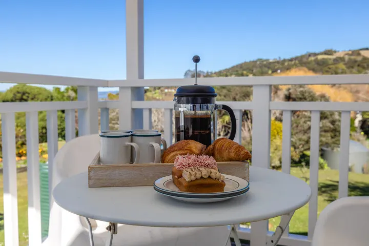 Ridge Cottage Morning coffee with a view
