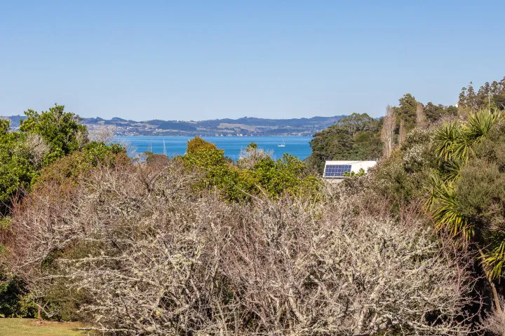 Ridge Cottage Ocean views from the deck