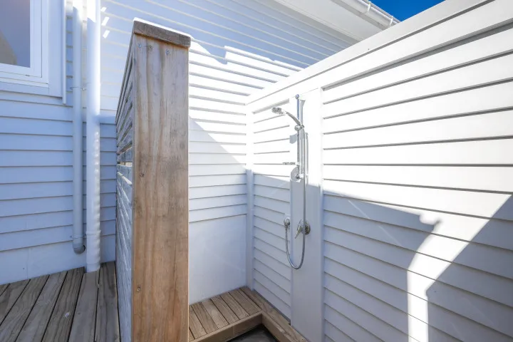 Ridge Cottage Outdoor hot shower cubicle