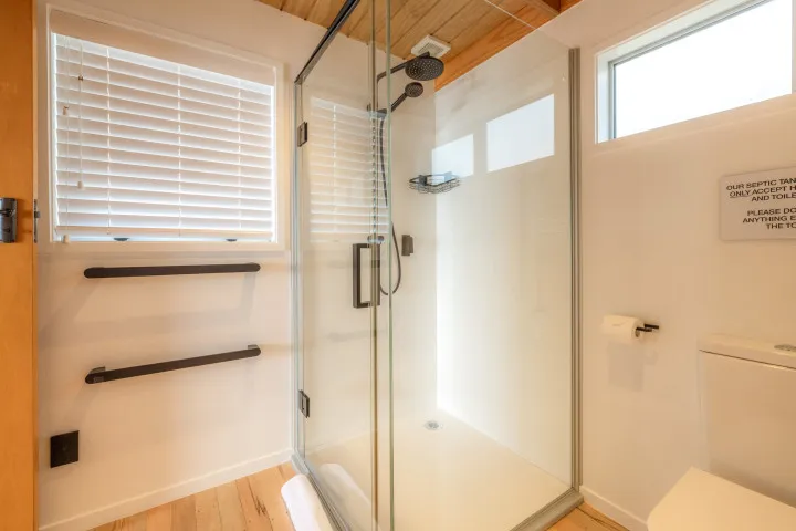 Second bedroom Ensuite at Ocean Belle Onetangi 2