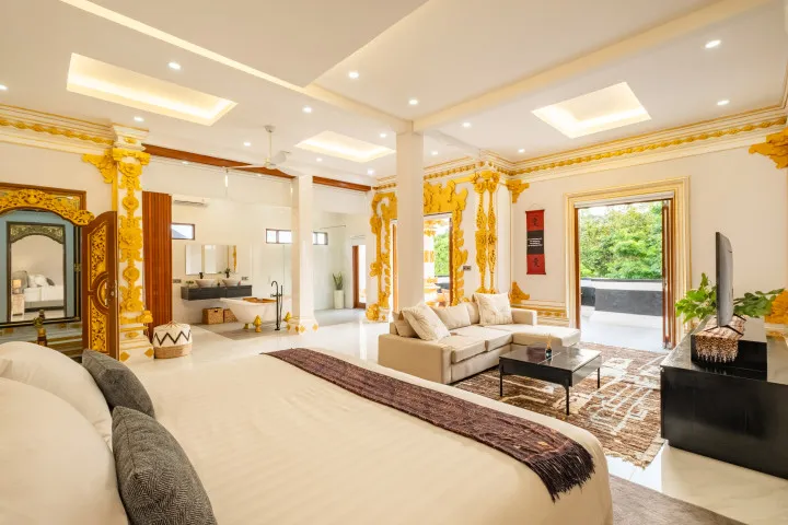Swarna Mandapa Grand Master Suite with lounge area