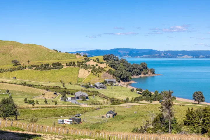 The Keep at Woodside Bay Private walkway down to the beach with private cabin.