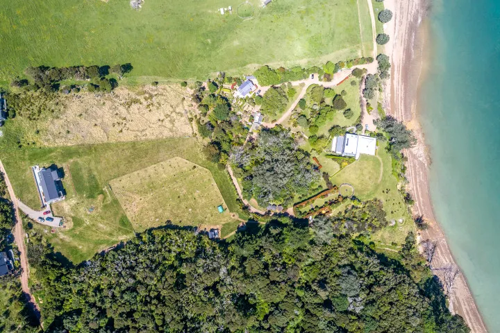 The Keep at Woodside Bay Showing how close the beach is