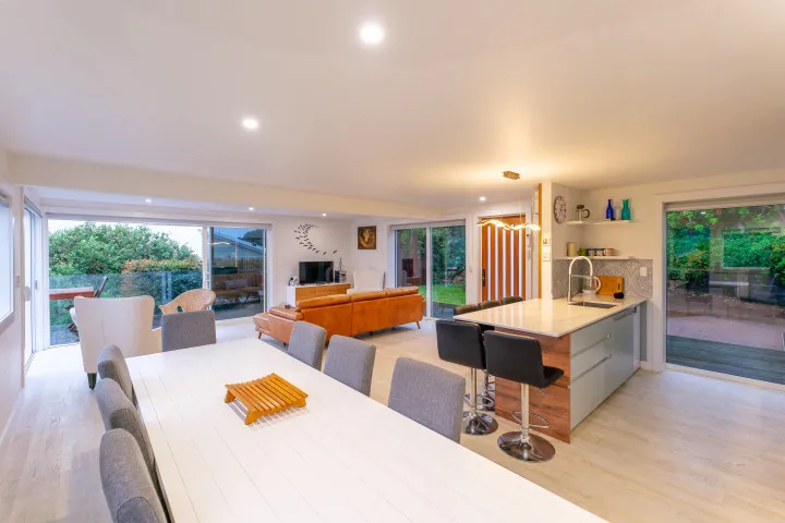 The Kingfisher House Dining area 3