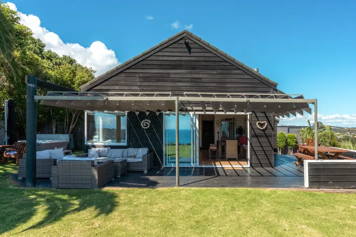 The Point Onetangi Front of the house 2 v2