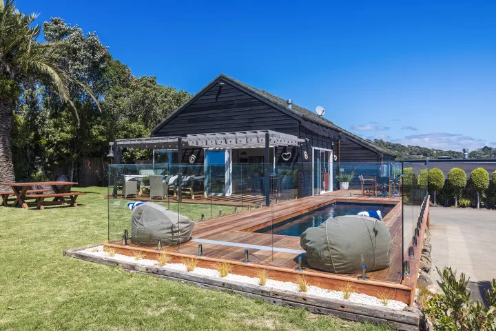 The Point - Onetangi - With Heated Swimming Pool & Spa Pool, Onetangi, Waiheke Island - photo 1