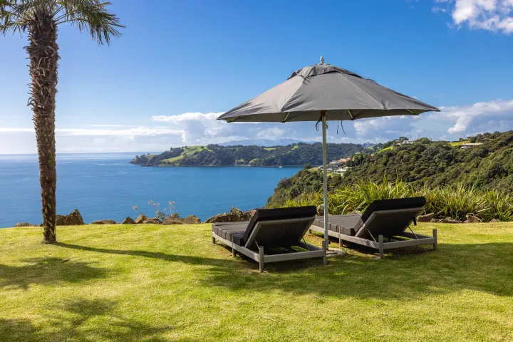 The Point Onetangi Sun louging with incredible views