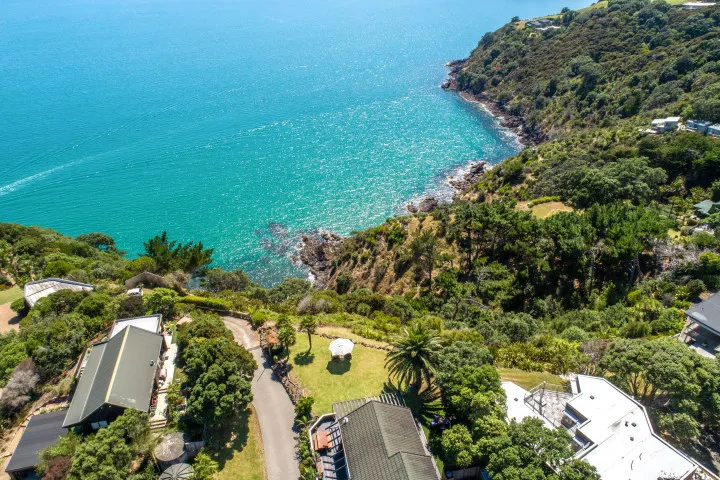 The Point Onetangi Super close to the sea v2