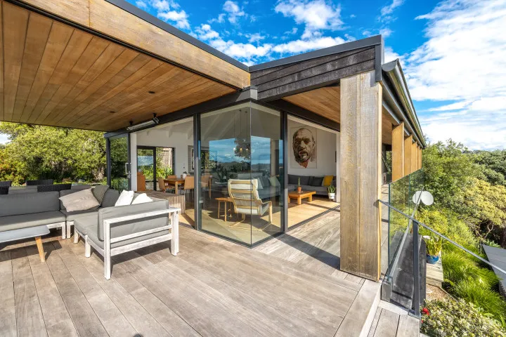 Tidewatch Onetangi Covered Deck and Glass Corner Doors