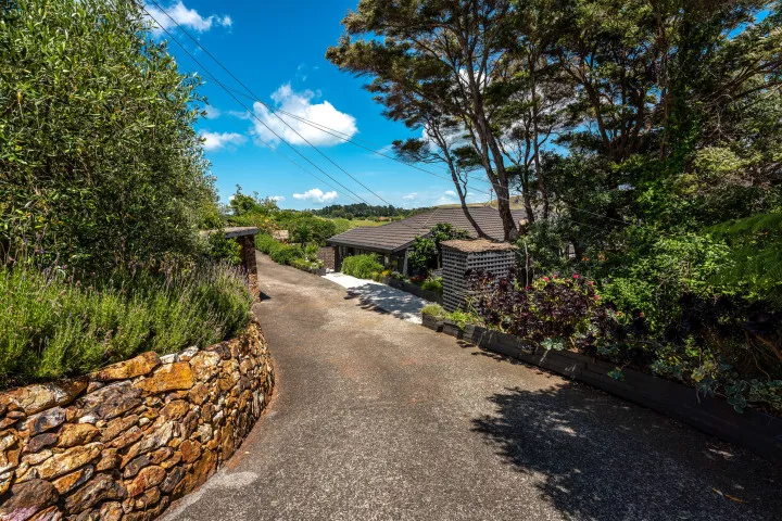 Villa De La Isla 2 Way Driveway 6