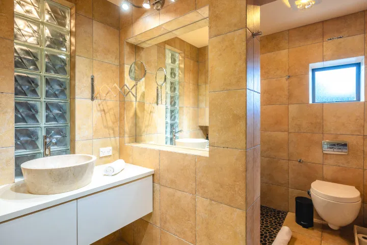 Villa De La Isla Master Bedroom Ensuite