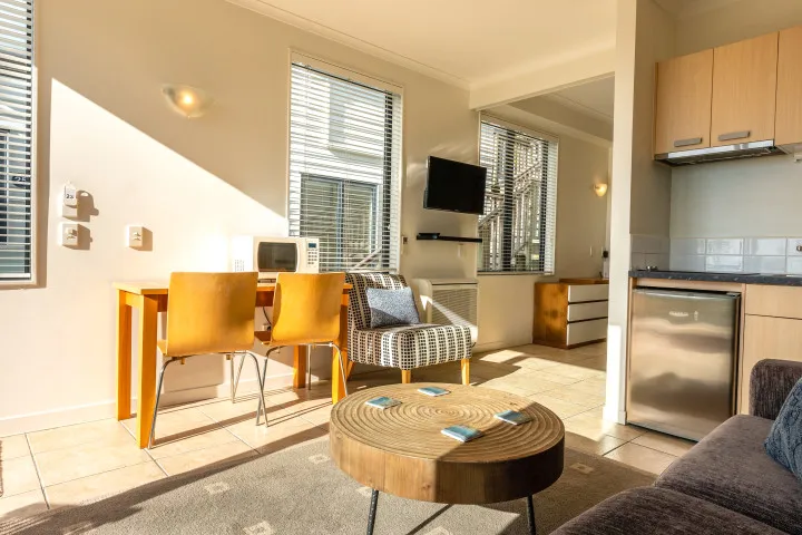 Villa Saphire Dining Area and TV v2