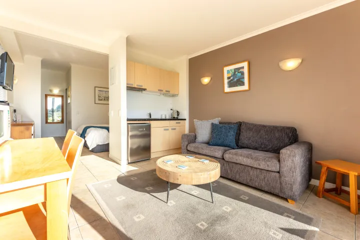 Villa Saphire Open Plan lounge and kitchenette v2