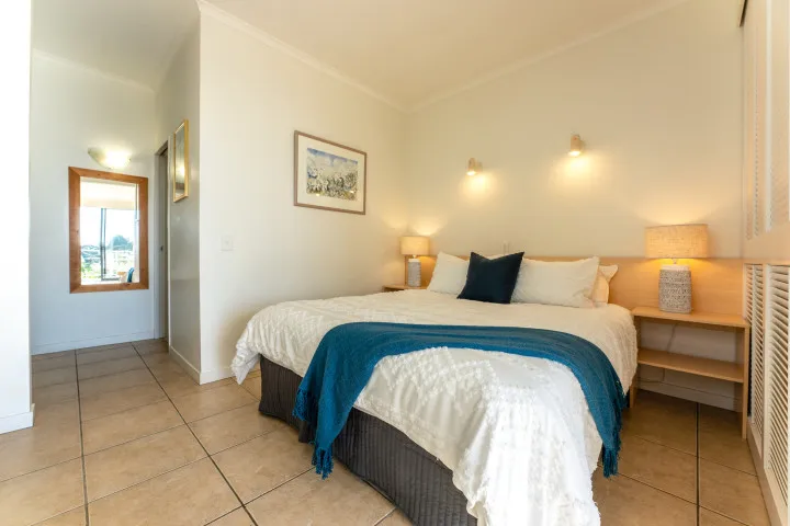 Villa Saphire Split King Bed v2