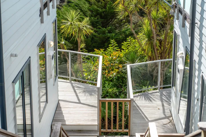 Villa Saphire Steps down to the unit v2