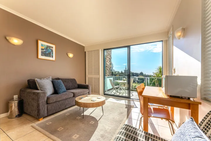 Villa Saphire Views from lounge out to deck and ocean v2