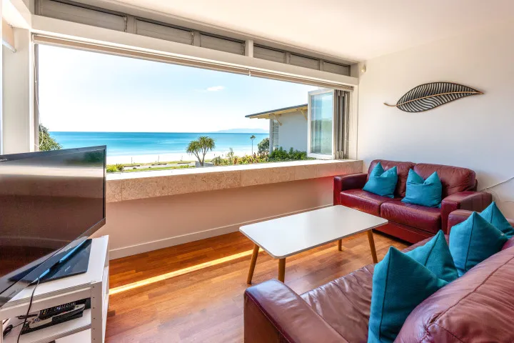Vista On The Beach at The Sands Lounge area with ocean views and smart TV