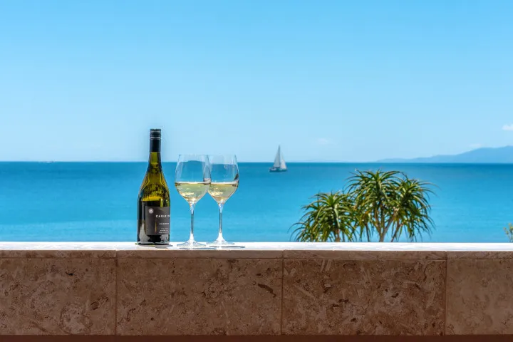 Vista On The Beach at The Sands Open to the ocean wine and sea views