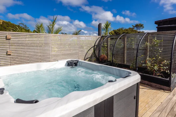 Wharetana Bay Villa Brand new hot tub spa pool